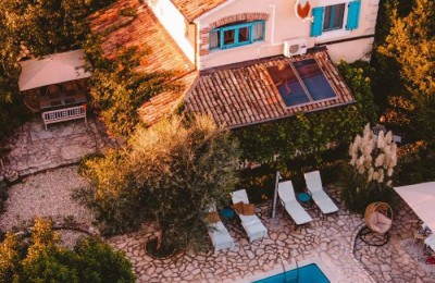 Kleines Paradies in der Umgebung von Poreč, 11 km von der Stadt und dem Meer entfernt, freistehendes Haus mit Pool in ruhiger Lage